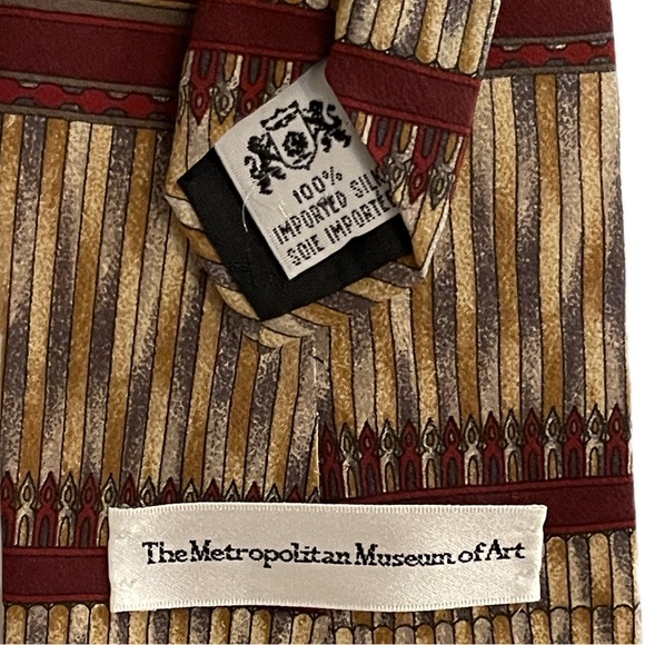 Vintage NYC Metropolitan Museum of Art 100% Silk Tie - Gold & Burgundy - The Met - Picture 2 of 4
